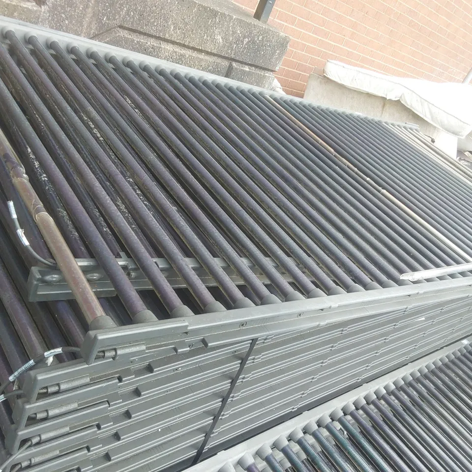 PALLET CONTAINING A VERY LARGE QUANTITY OF SOLAR PANELS