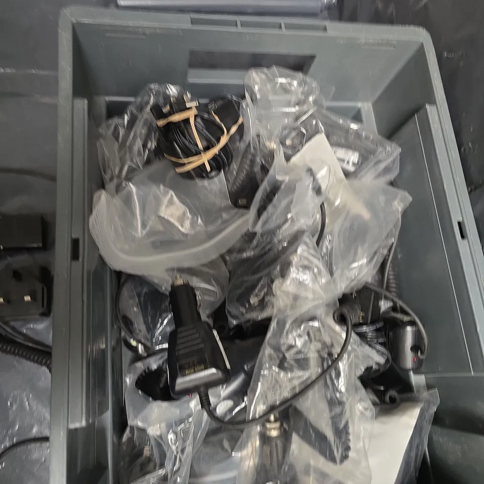 .APPROXIMATLEY 30 OF ASSORTED VEHICLE POWER ADAPTERS & CABLES (12V CAR CHARGERS) 