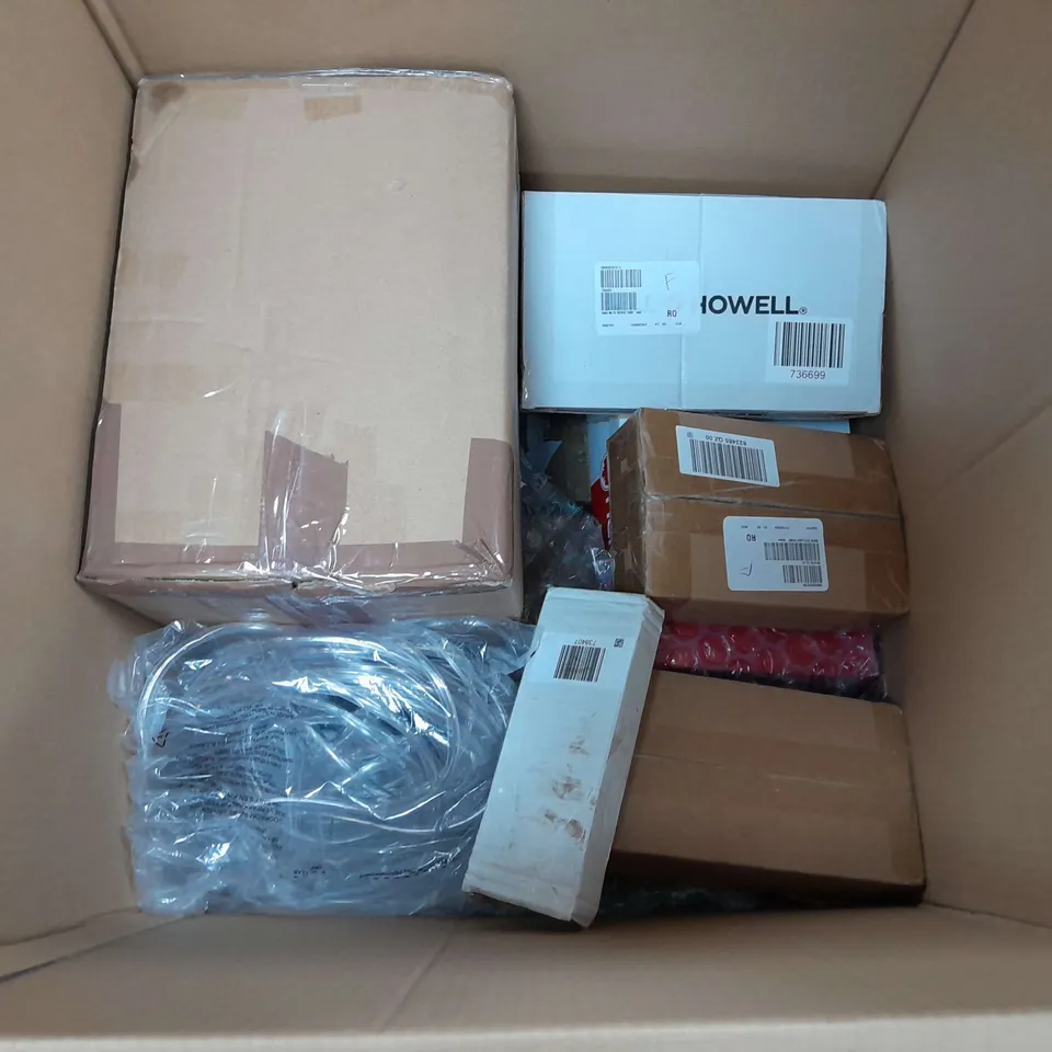 BOX OF APPROXIMATELY 12 ASSORTED ITEMS TO INCLUDE - GAZEBO SIDE WALL, COZEE HOME KING BEDSET, AND KINGSLEY CROSSBODY BAG ETC. 