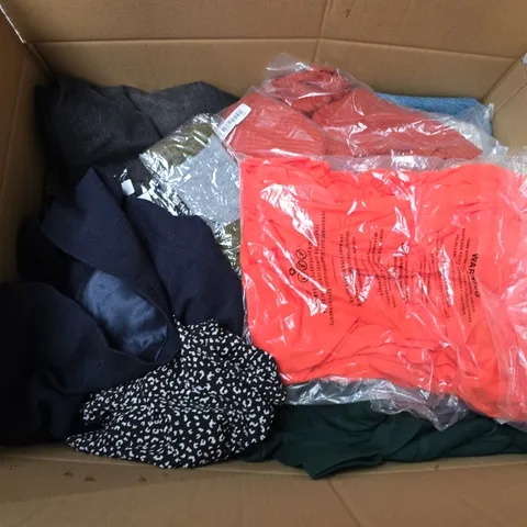 APPROXIMATELY 25 ASSORTED CLOTHING AND FASHION PRODUCTS IN VARIOUS STYLES AND SIZES - COLLECTION ONLY