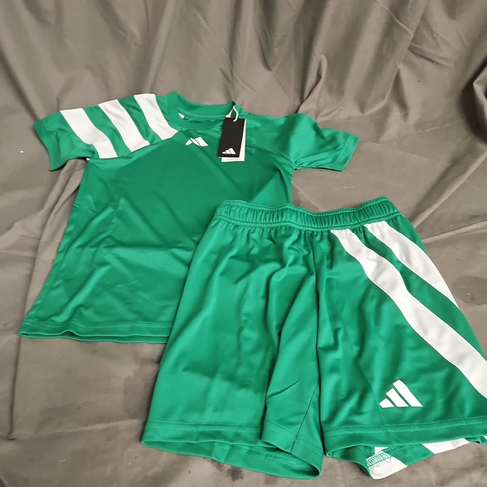 ADIDAS FORTORE 23 JERSEY & SHORTS SET IN GREEN/WHITE SIZE 9/10YRS