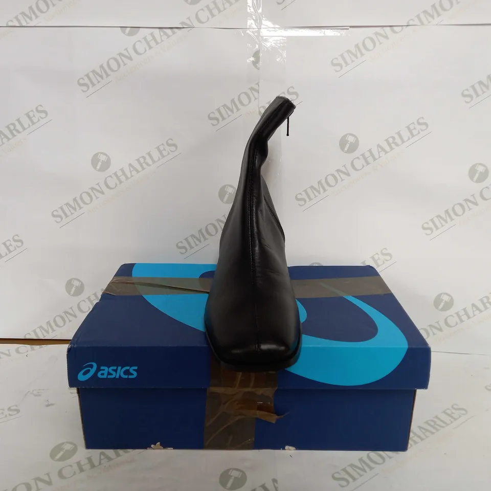 ASICS GT-1000 9 IN PEACOAT BLACK - UK 8