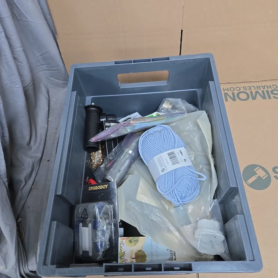 TOTE OF APPROXIMATELY 15 ASSORTED ITEMS TO INCLUDE: RABBIT DRINKS BOTTLE 