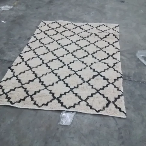 QUALITY DESIGNER AREA RUG - APPROXIMATELY 170X120CM