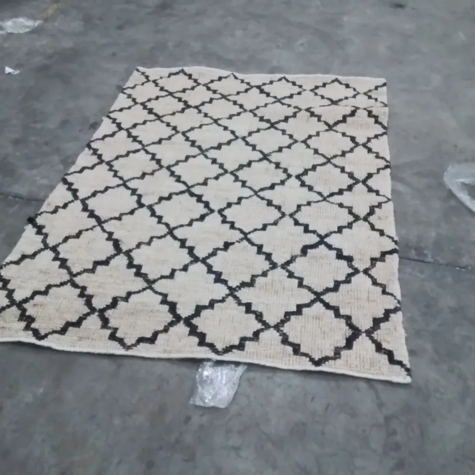 QUALITY DESIGNER AREA RUG - APPROXIMATELY 170X120CM