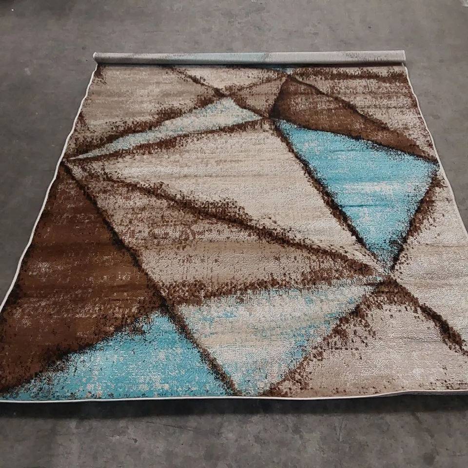 BRAND NEW BAGGED PACO HOME METRO RUG - 220 x 160cm