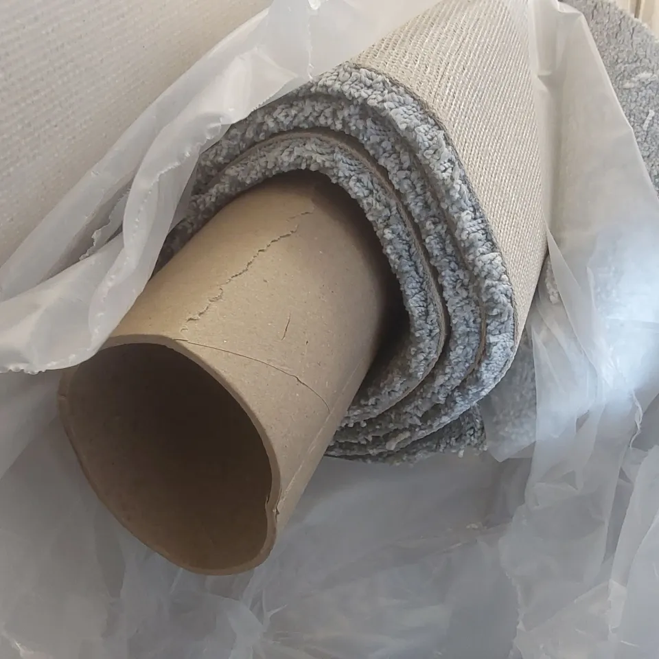 ROLL OF QUALITY ULTIMATE IMPRESSIONS FRILL CARPET - APPROXIMATELY 2 x 4m
