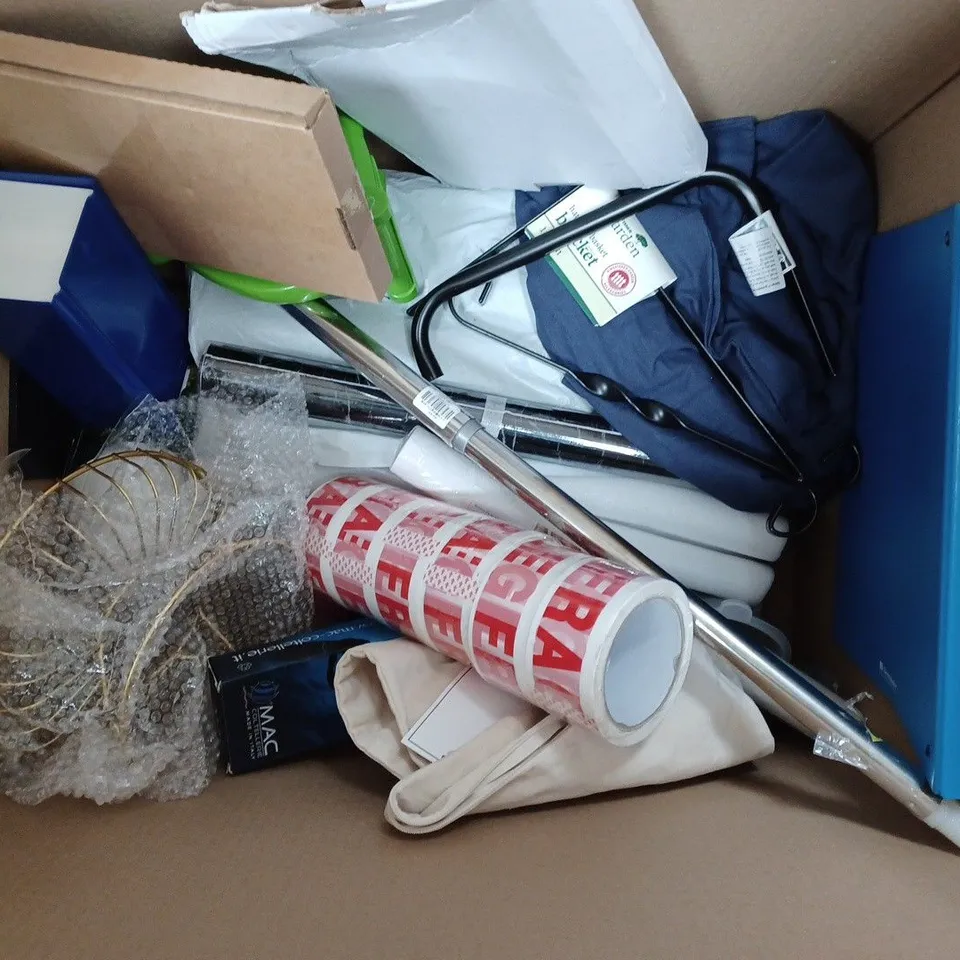 BOX OF APPROXIMATELY 15 ASSORTED HOUSEHOLD ITEMS TO INCLUDE AMAZONBASICS LAPTOP BAG, MOKO IPAD MINI CASE, DISNEY HOME LILO & STITCH BEACH TOWEL, ETC
