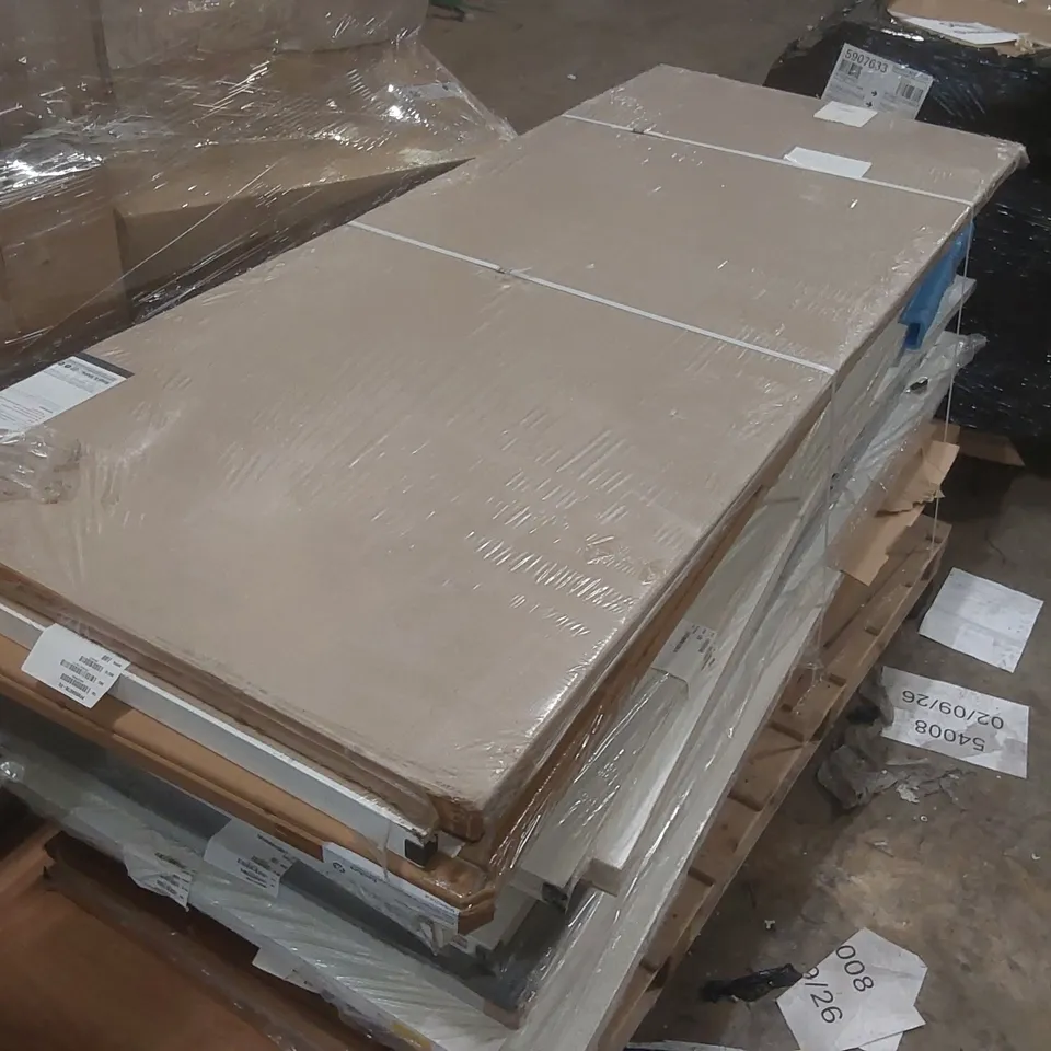 PALLET CONTAINING A VERY LARGE QUANTITY OF WOODEN INTERNAL DOORS