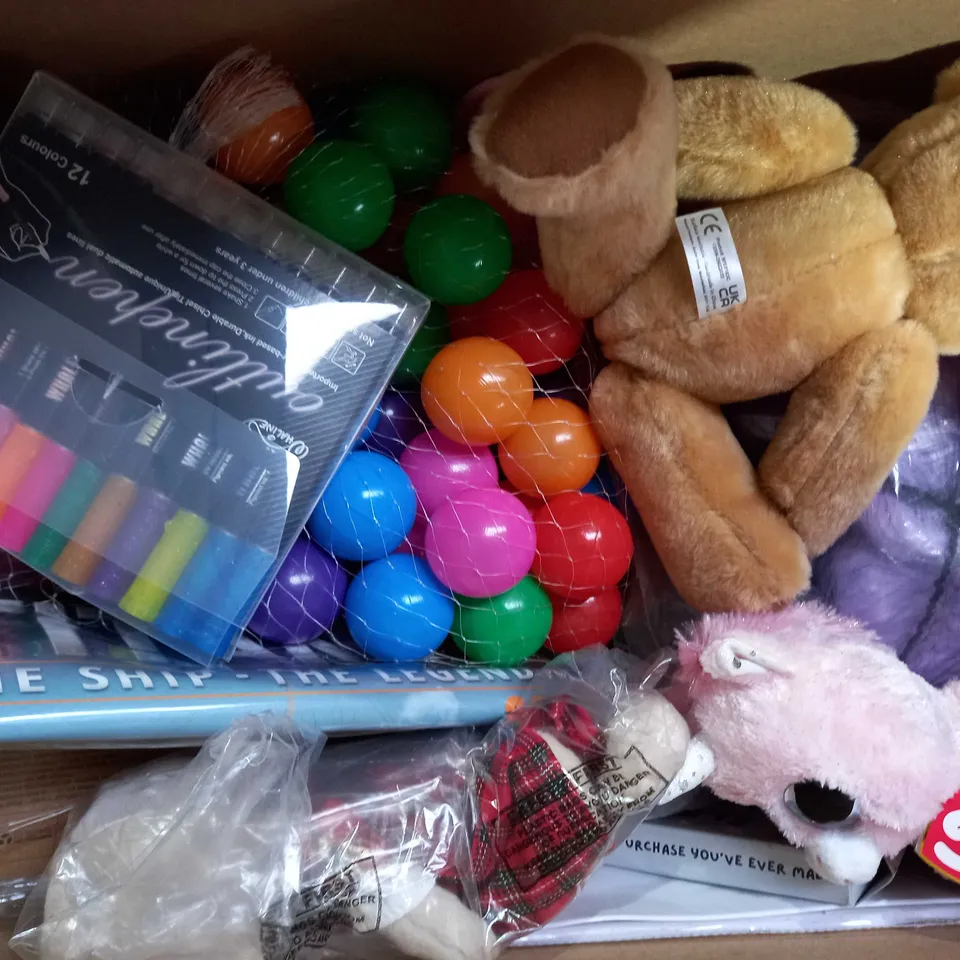 BOX OF APPROXIMATELY 10 ASSORTED TOYS AND GAMES TO INCLUDE FROG DOG TOY, ALPHABET STAMPS, FESTIVE BINGO, ETC