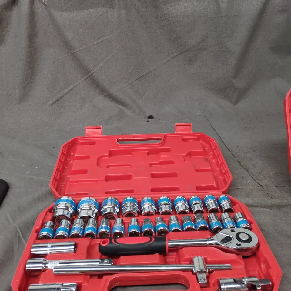 32-PIECE SOCKET SET IN RED CASE