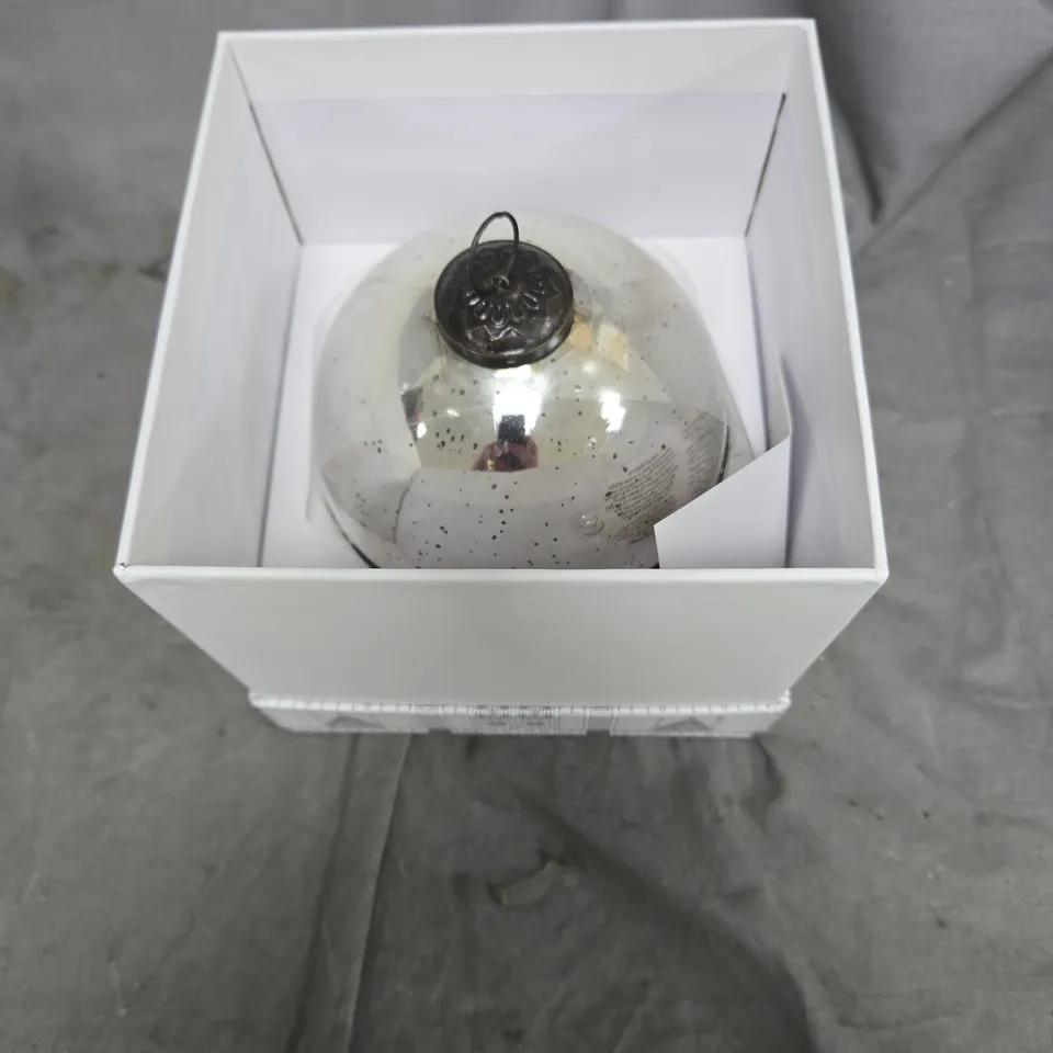THE WHITE COMPANY WINTER MERCURY BAUBLE CANDLE – CINNAMON, CLOVE & ORANGE