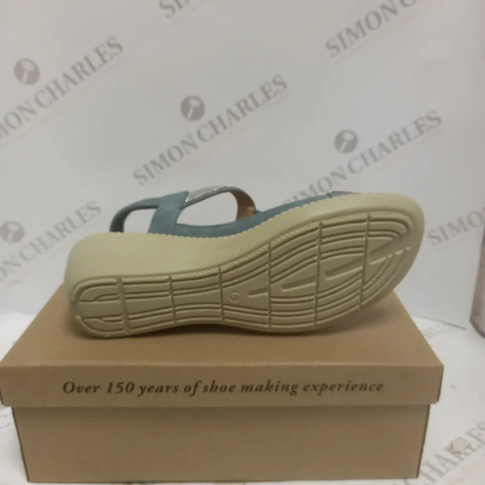 BOXED CUSHION WALK DIAMANTE T BAR SANDALS IN BLUE - SIZE 6 