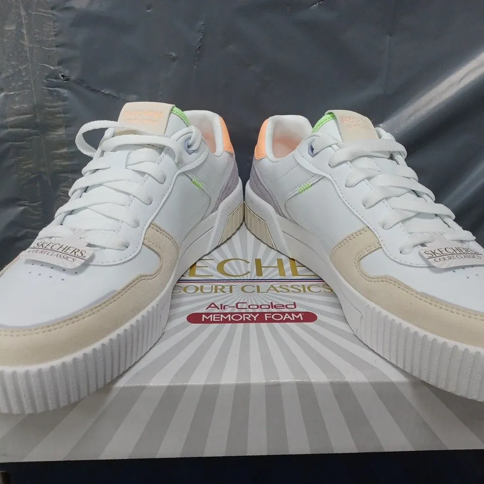BOXED SKECHERS COURTCLASSIC TRAINERS IN WHITE - SIZE 5
