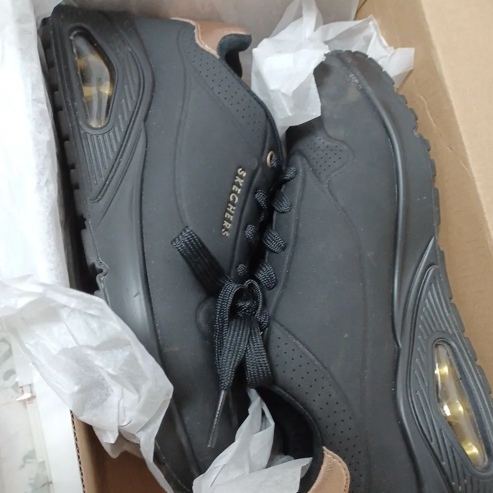 BOXED SKECHERS UNO MET TRIM TRAINERS, BLACK - SIZE 5
