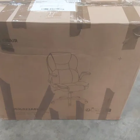 BOXED OFFICE CHAIR IN BLACK