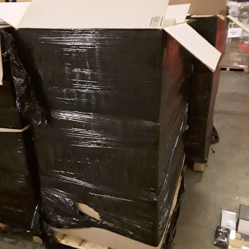 PALLET OF ASSORTED PRODUCTS INCLUDING PHONE CASES, SHOCK MOUNT, KNIGHT PEN HOLDER, ROMANIAN FLAG, EYE & EAR PROTECTION, CUPBOARD KNOBS