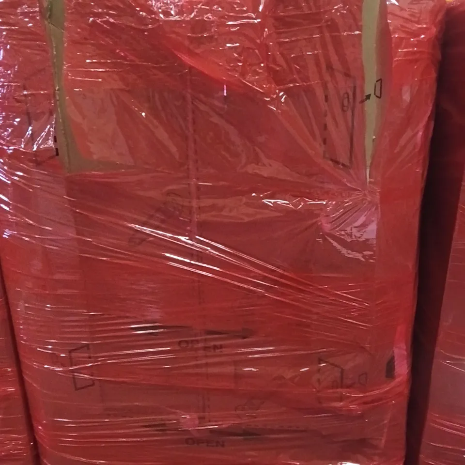 PALLET OF ASSORTED ITEMS INCLUDING - TOILET SEAT, CAT LITTER TRAY, BATH SHOWER SET