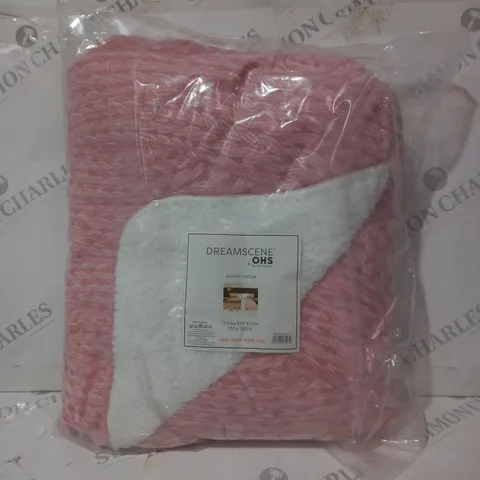 DREAMSCENE BY OHS CHUNKY KNIT SHERPA THROW IN BLUSH