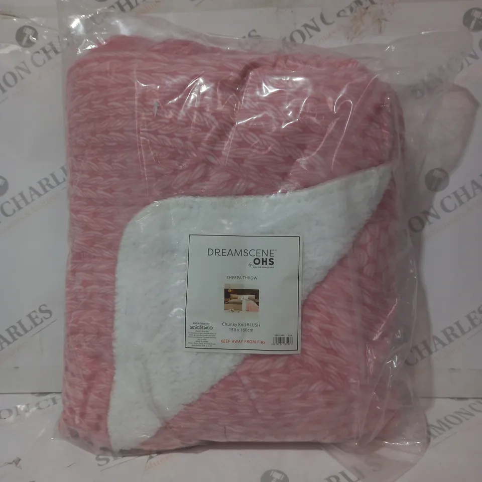 DREAMSCENE BY OHS CHUNKY KNIT SHERPA THROW IN BLUSH