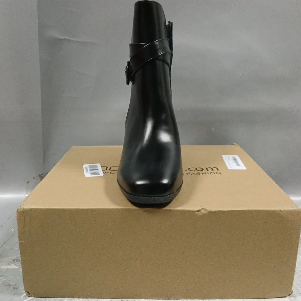 BOXED PAIR OF BOOHOO BLOCK HEEL ANKLE BOOTS IN BLACK SIZE EU 37