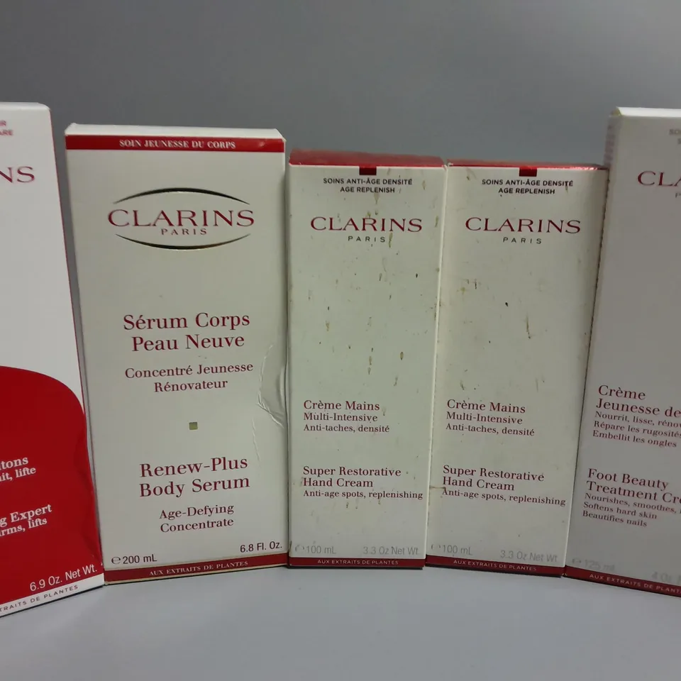 LOT OF 5 CLARINS PARIS BEAUTY ITEMS TO INCLUDE BODY SERUM, HAND CREAM AND BODY FIT