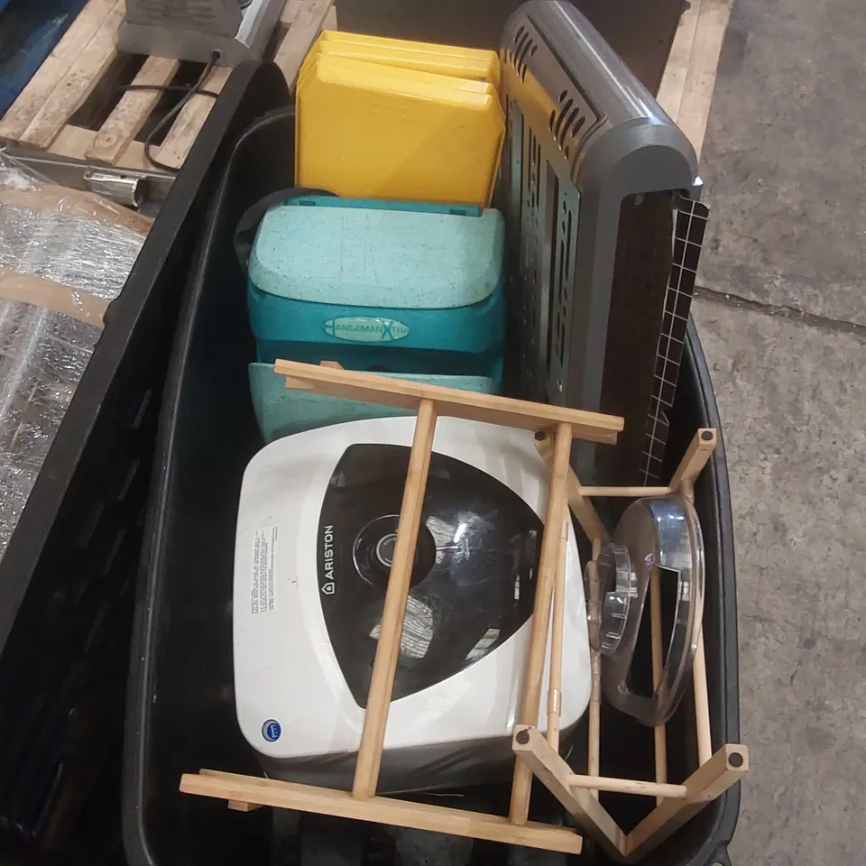 PALLET CONTAINING A LARGE QUANTITY OF ASSORTED ITEMS INCLUDING: HANDEMAN XTRA HAND WASHER, COMMERCIAL STAINLESS STEEL KITCHEN SINK ECT