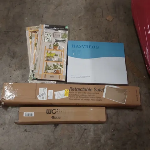PALLET OF ASSORTED ITEMS INCLUDING: RETRACTABLE SAFETY GATE, HASVREOG SPRAYER, CEILING LIGHT, CALENDARS ECT