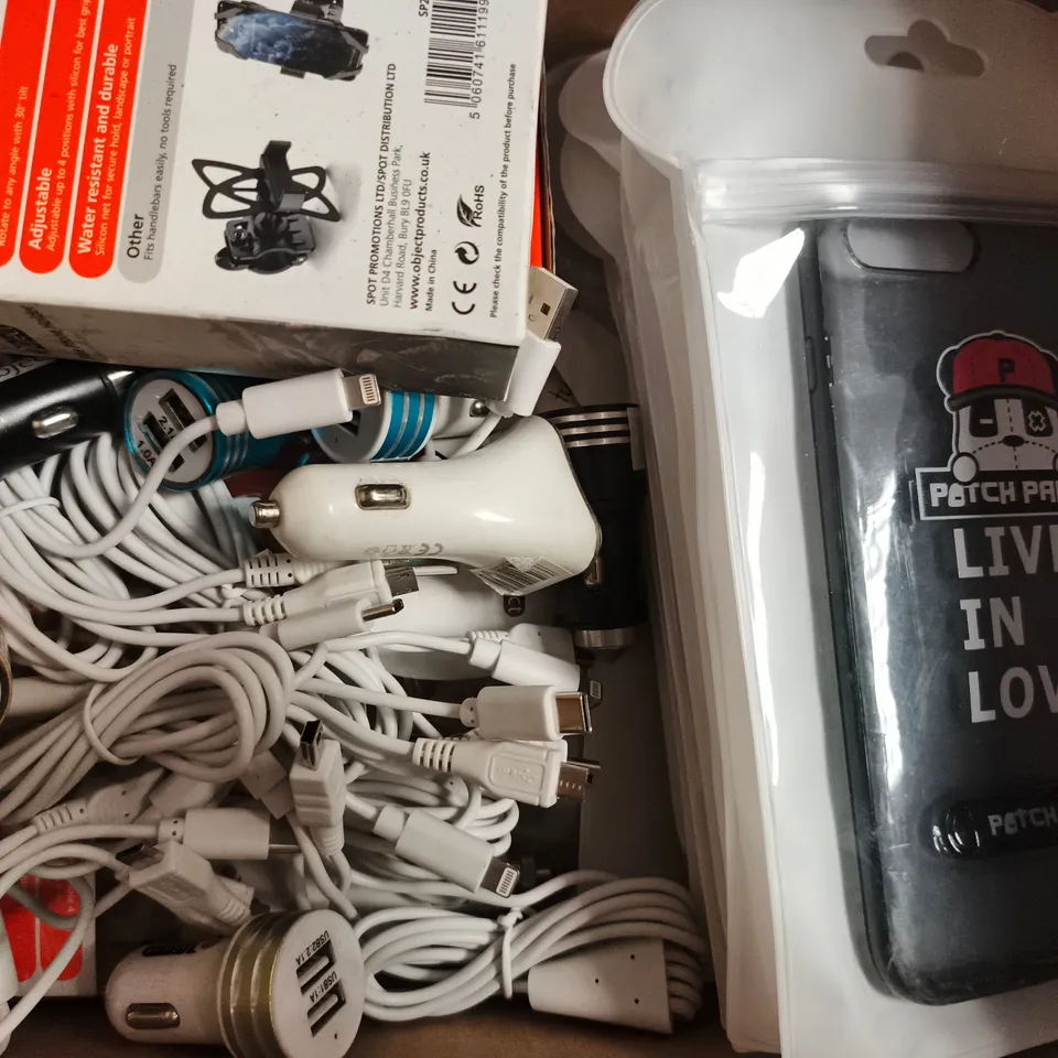 BOX OF APPROXIMATELY 15 ASSORTED HOUSEHOLD ITEMS TO INCLUDE BIKE SAFETY LIGHT, USB CABLE, ETC