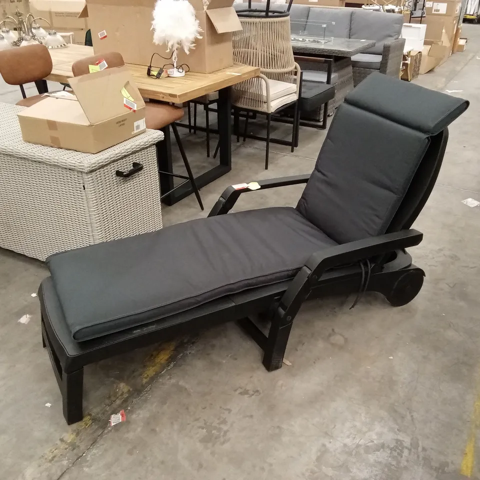 DESIGNER GARDEN OR POOLSIDE SUN LOUNGER - BLACK