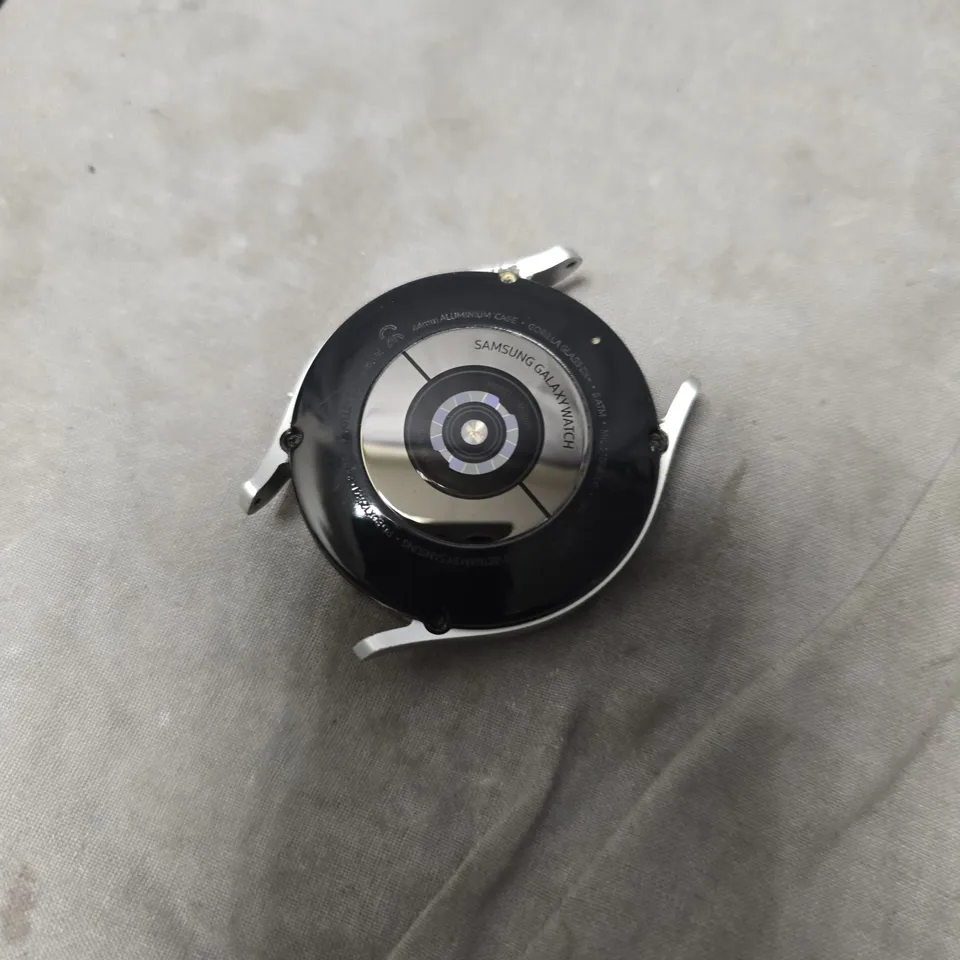 SAMSUNG GALAXY WATCH 4 (NO STRAP)