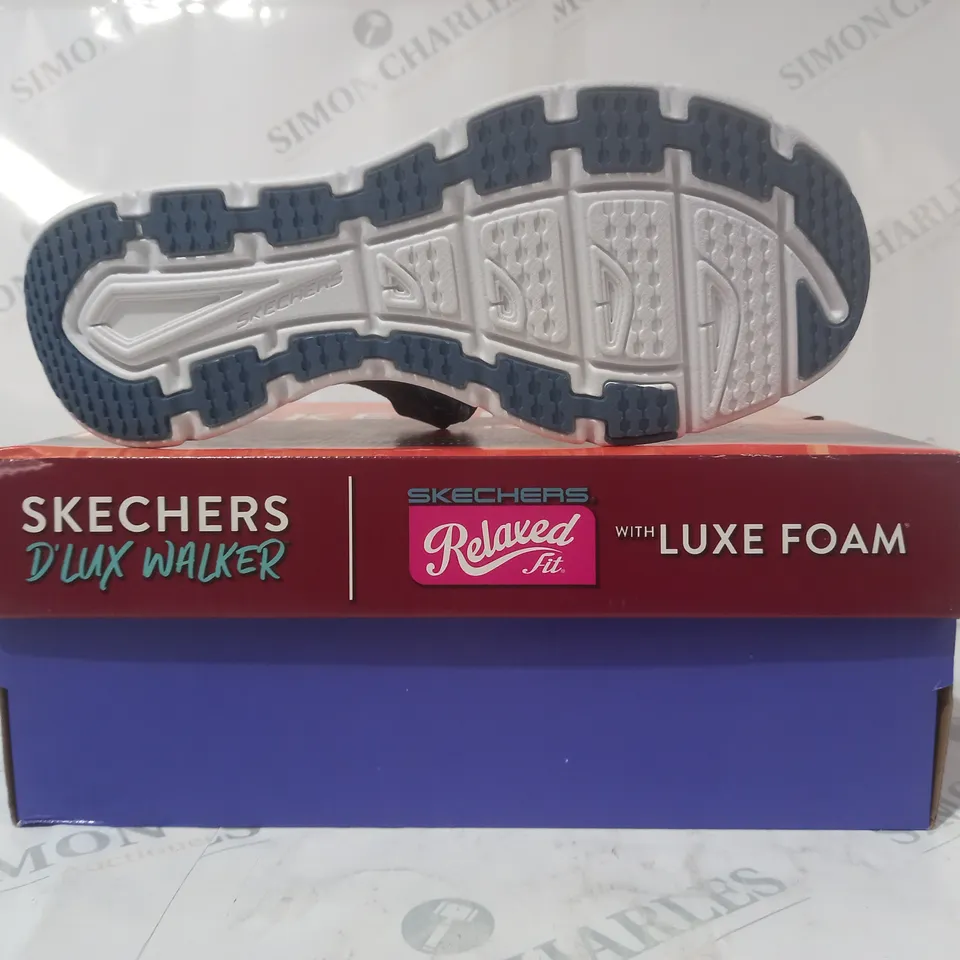 BOXED PAIR OF SKECHERS D'LUX WALKER SANDALS IN BLUE SIZE 6