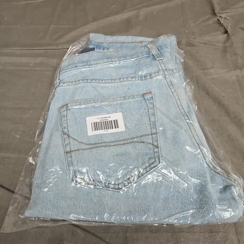 SEALED HOLLISTER LIGHT WASH SLIM STRAIGHT JEANS - SIZE 31 X 32