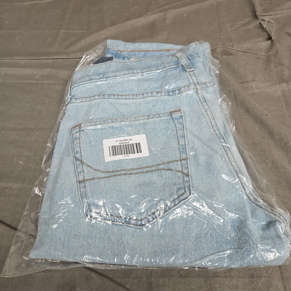 SEALED HOLLISTER LIGHT WASH SLIM STRAIGHT JEANS - SIZE 31 X 32