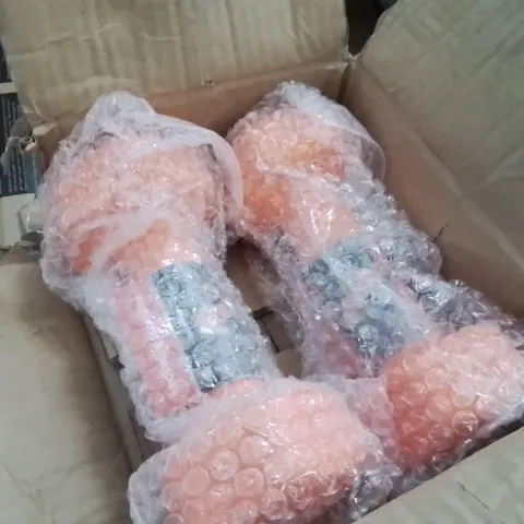 BOXED PAIR OF 4KG DUMBELLS 