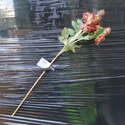 APPROXIMATELY 12 BRAND NEW GISELA GRAHAM LONDON ARTIFICIAL ROSE STEM BOUQUET