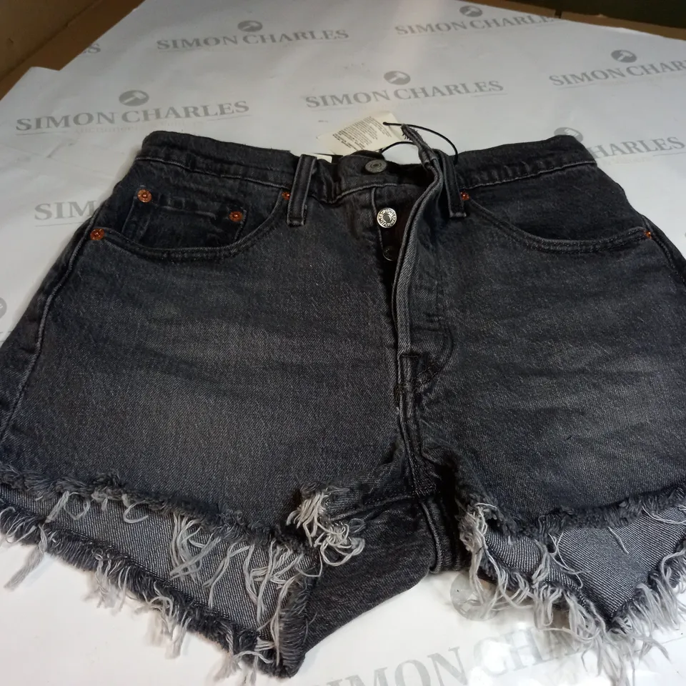 LEVI 501 JEAN SHORTS SIZE 24