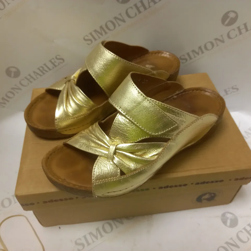 BOXED GOLD / BROWN SANDELS - SIZE 4