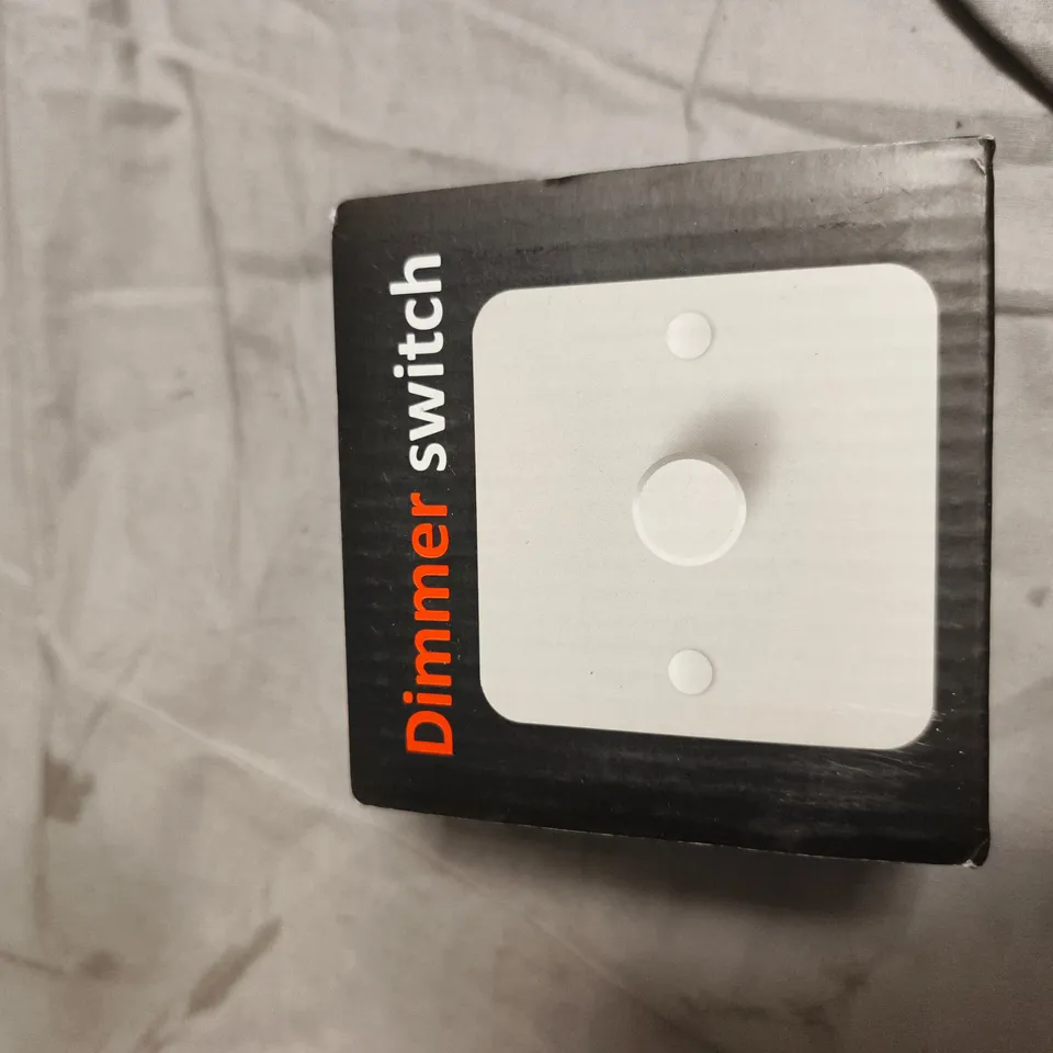 BOX OF APPROXIMATELY 8 ASSORTED ELECTRICAL ITEMS INCLUDING DIMMER SWITCH AND ROUND BASE CHARGING STAND 