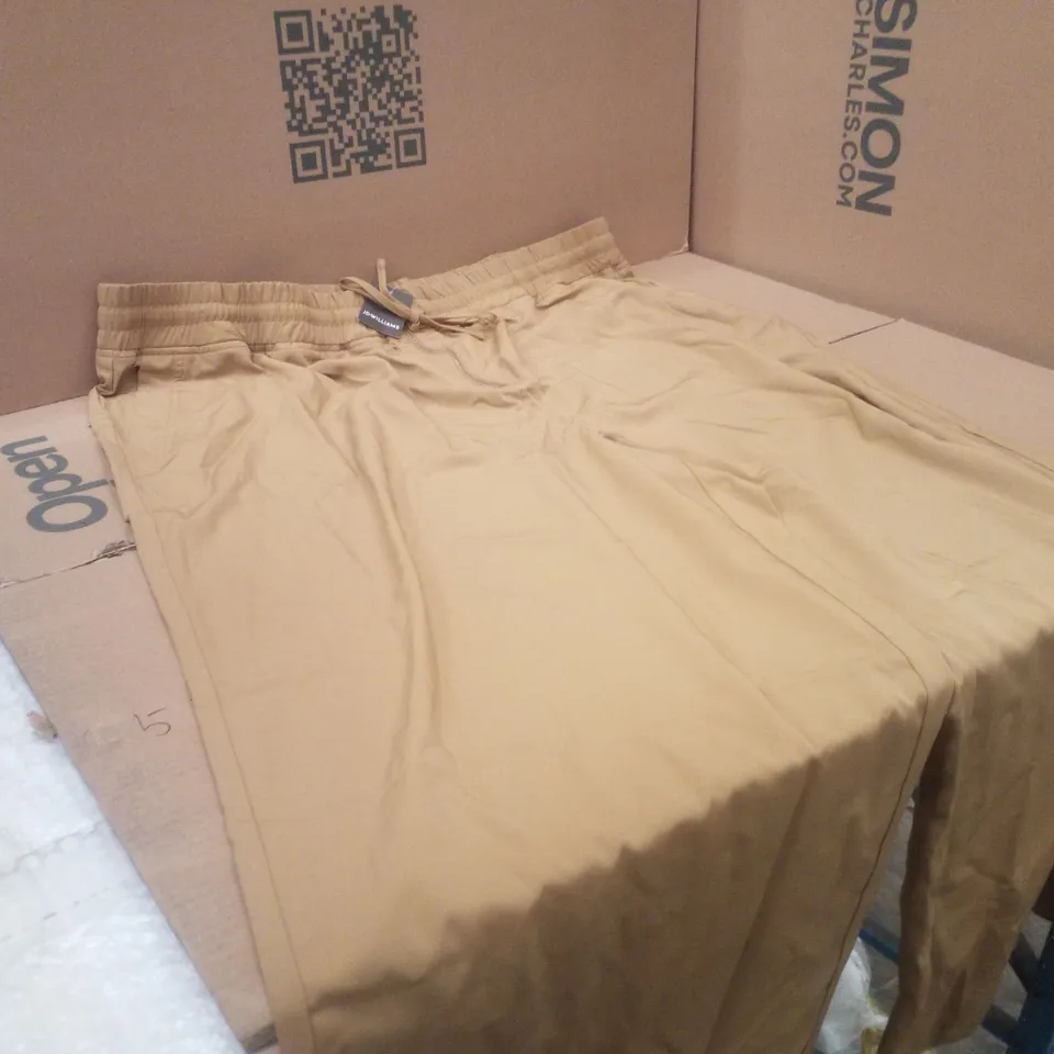 BOX CONTAINING APPROXIMATELY 20X BRAND NEW JD WILLIAM'S UTILITY WIDE LEG - COLOUR MUSHROOM - SIZE 30