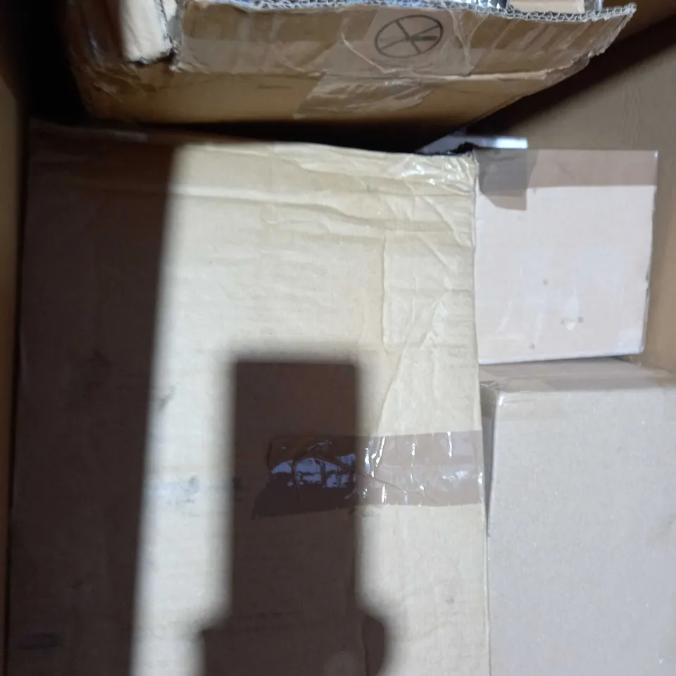 LOT OF APPROX 10 ASSORTED HOUSEHOLD ITEMS TO INCLUDE BLINGLE BANDS, BLACK PAOLETTI WALLPAPER, BLIPPI BUDDY TOY, ETC
