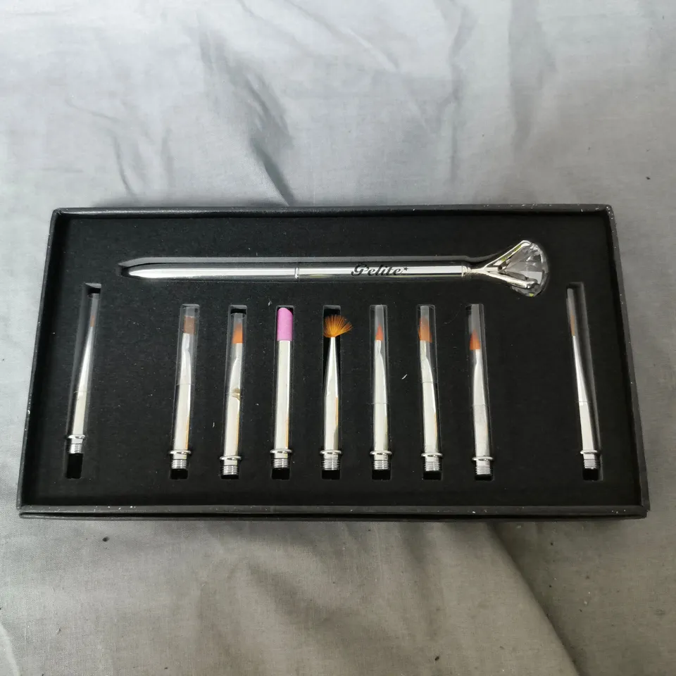 APPROXIMATELY 40 GEILITE GEL NAIL BRUSH SETS 