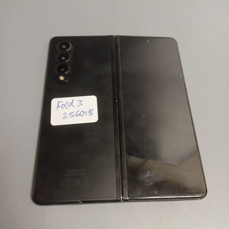 SAMSUNG GALAXY Z FOLD3