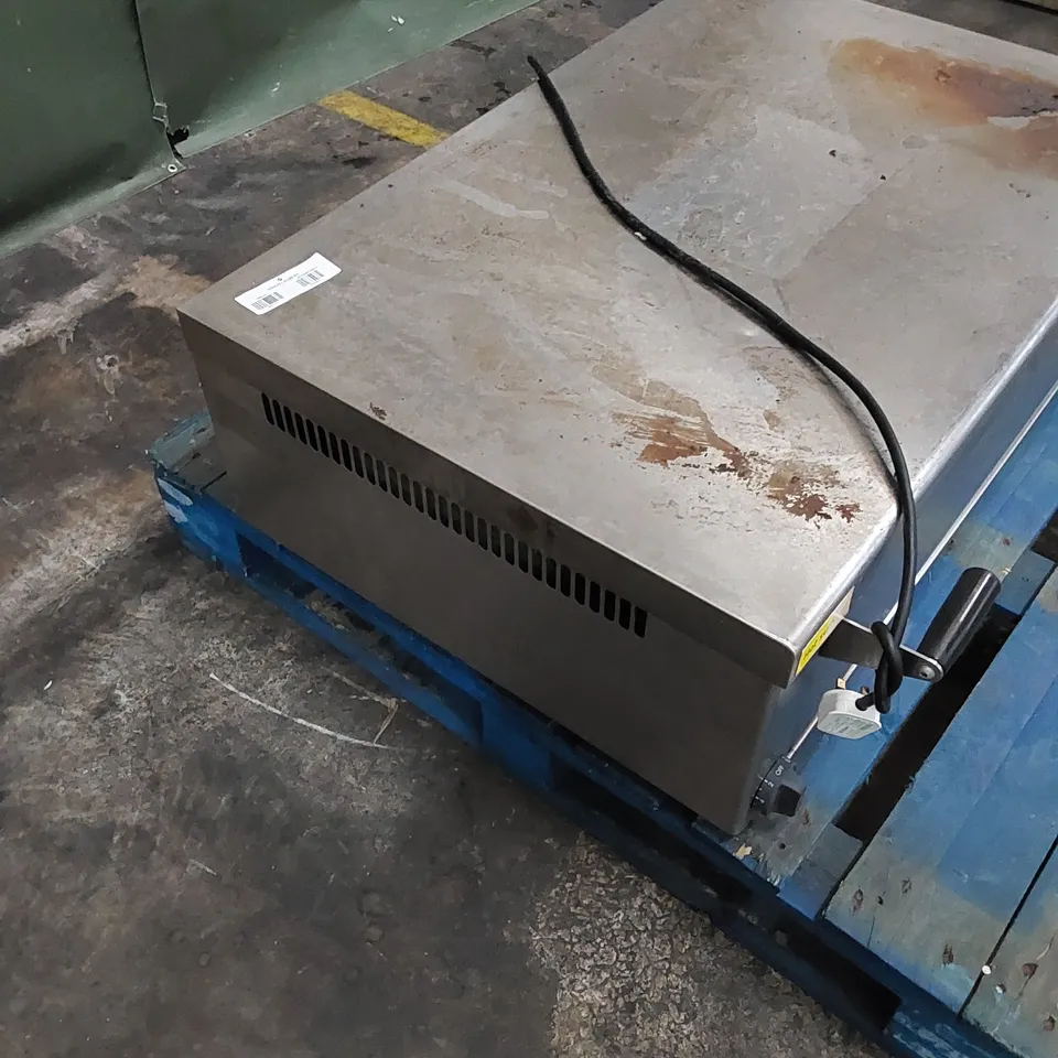 LINCAT IP21B COMMERCIAL PIZZA OVEN 