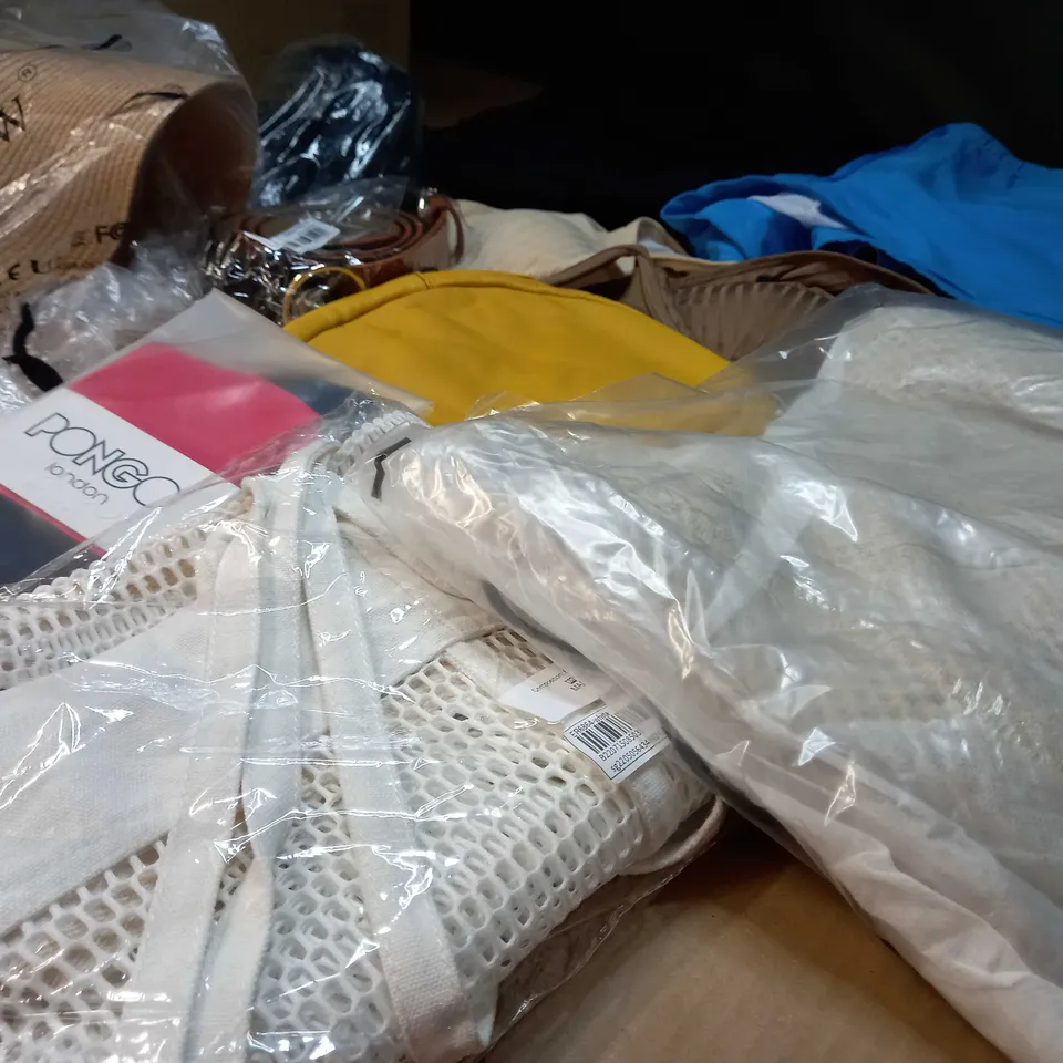 LOT OF APPROX. 15 ASSORTED CLOTHING ACCESSORIES IN VARYING SIZES/COLOURS/STYLES TO INCLUDE: HATS, SWIMWEAR, BAGS