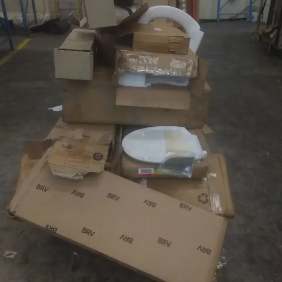 PALLET OF ASSORTED FLAT PACK FURNITURE ITEMS