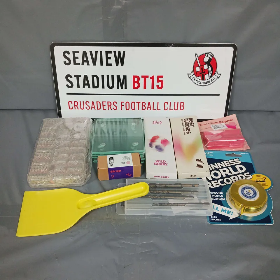 APPROXIMATELY 15 ASSORTED HOUSEHOLD ITEMS TO INCLUDE - GLASS COASTERS - DRILL BITS - AIR UP PODS & STRAP - ETC - COLLECTION ONLY