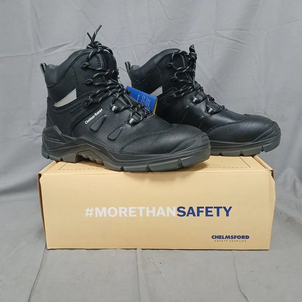 BOXED PAIR OF CHELMER RANGE BCR918 BASILDON SAFETY BOOTS IN BLACK SIZE UK 10