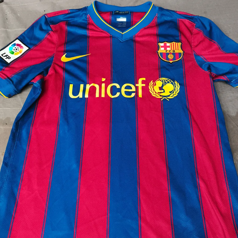 NIKE FC BARCELONA FOOTBALL SHIRT – UK SIZE S