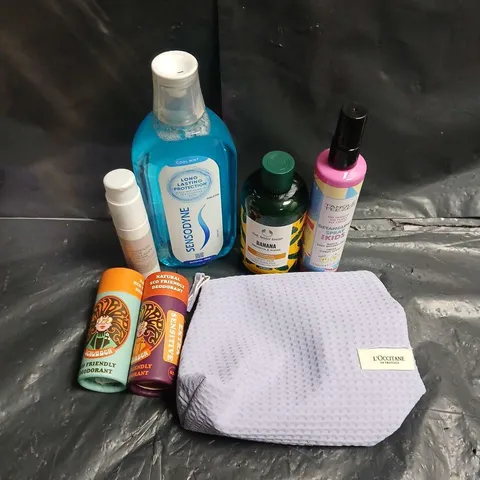 APPROXIMATEY 20 ASSORTED HEALTH AND BEAUTY PRODUCTS TO INCLUDE - SENSODYNE MOUTWASH - L'OCCITANE WASHBAG - MONUSKIN COLLAGEN CREAM - ETC